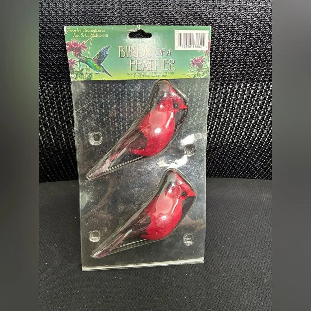 NIB Red Bird Cardinal Figurines Props Dioramas Arts and Crafts